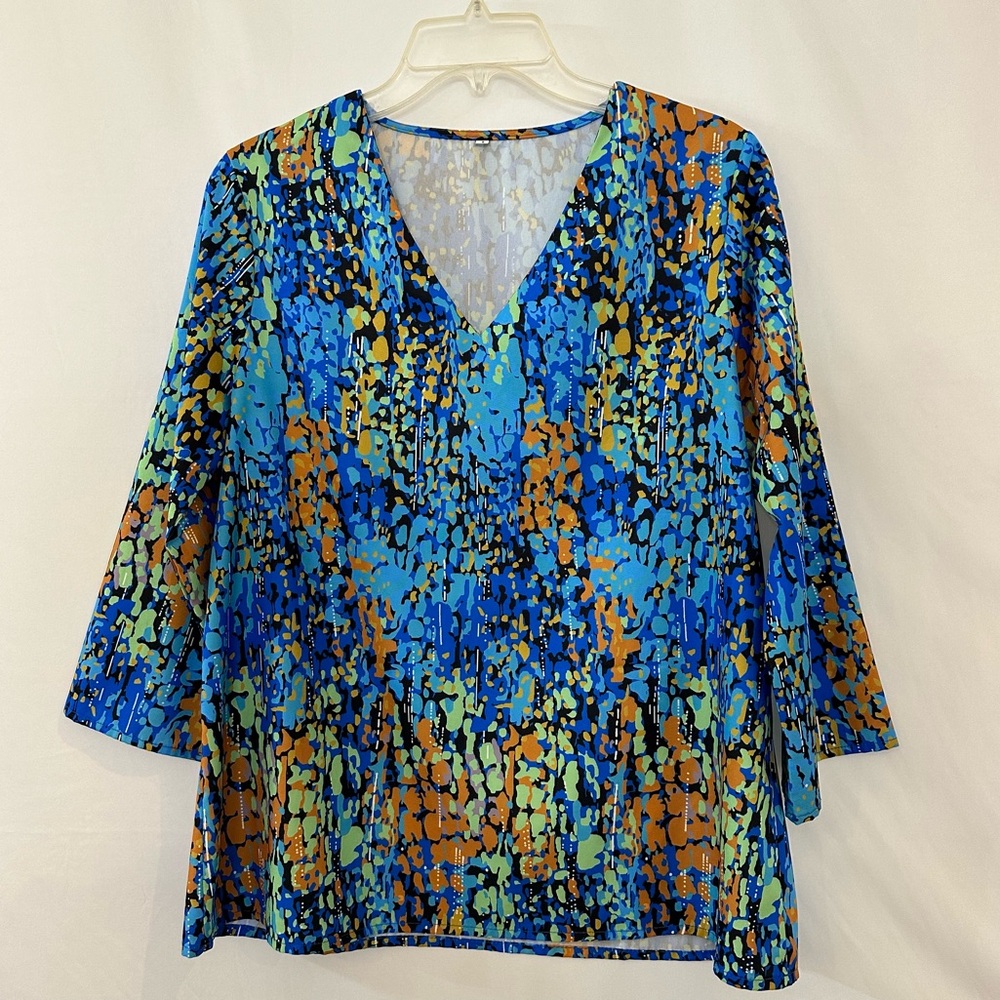 Women’s polyester V-neck 3/4 sleeve lightweight multicolored top Large